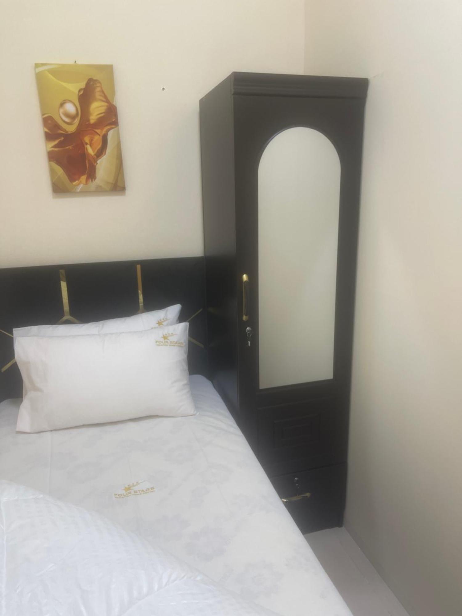Four Stars Hostel Dubai Exterior foto