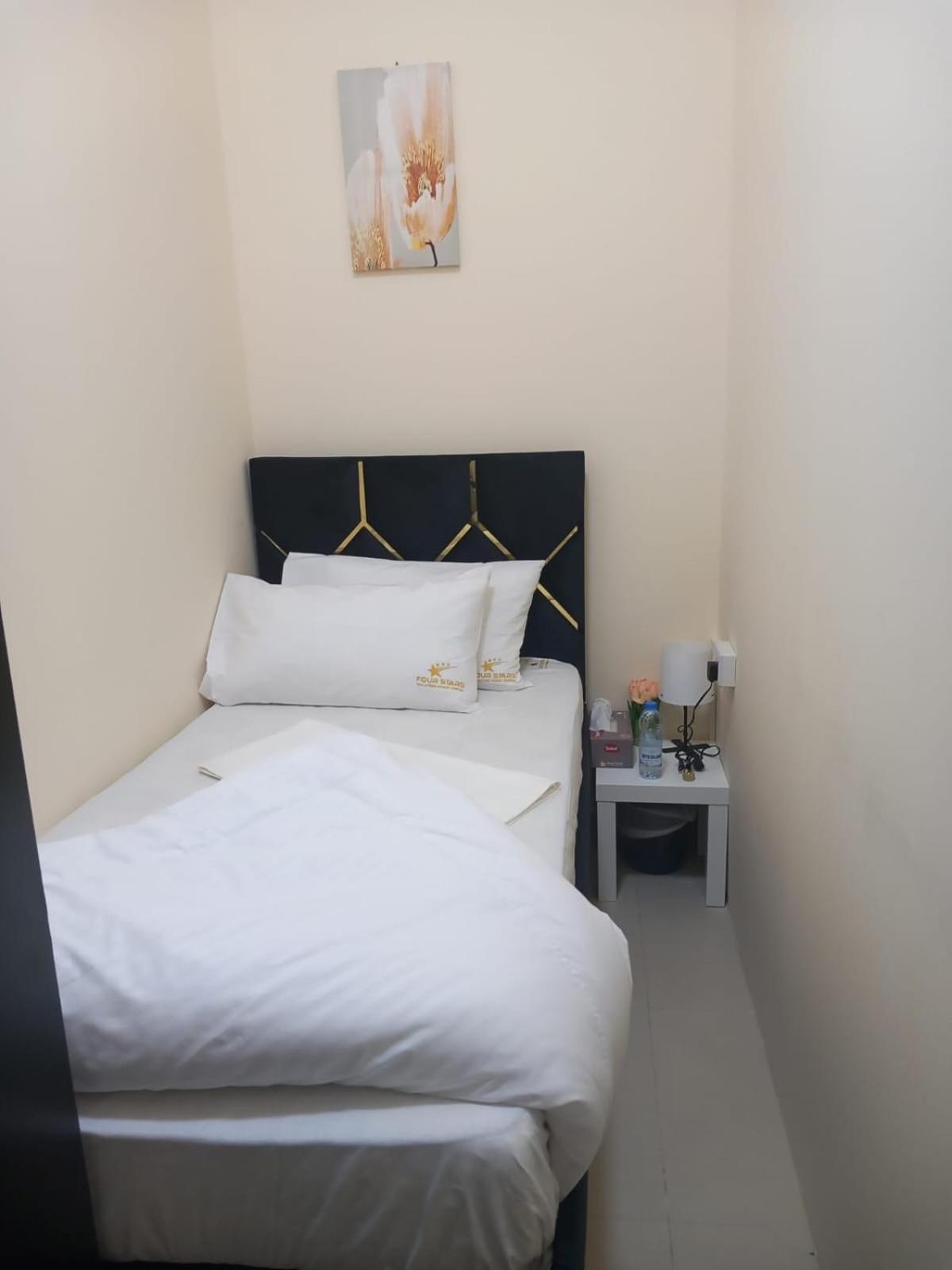 Four Stars Hostel Dubai Exterior foto