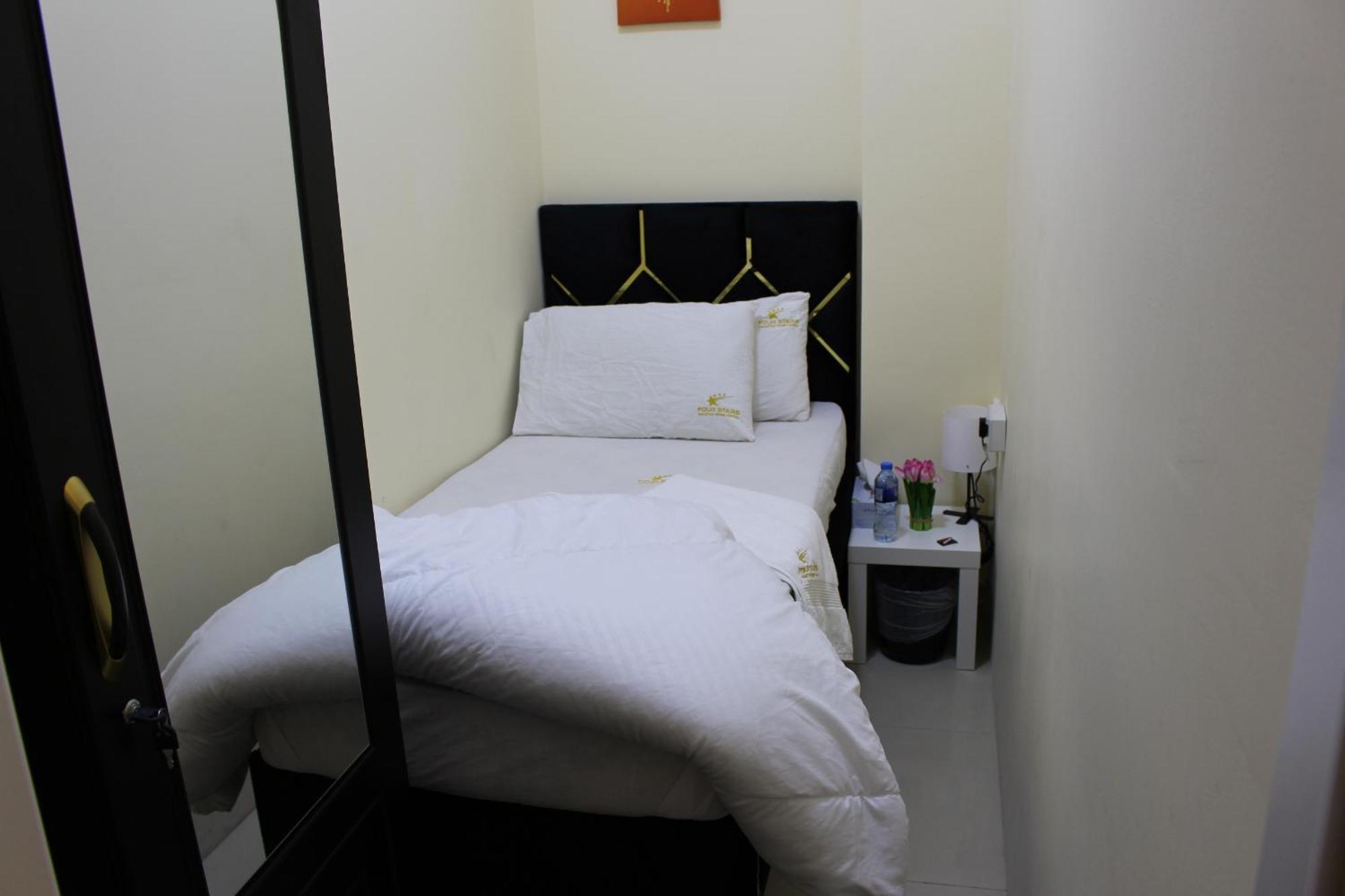 Four Stars Hostel Dubai Exterior foto